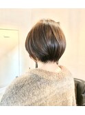 手ぐしでまとまるショートボブ