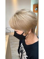 ソイア 春日井店(Soea) 40代　ケアブリーチ　抜きっぱなしシルバーアッシュ