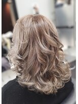 ヘアースタジオ ジェイワン(hair studio J ONE)&nbsp;30代40代50代60代ホワイトベージュ　ブリーチオン白髪ぼかし