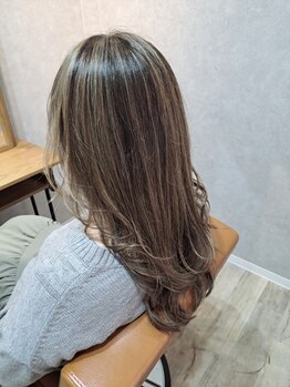 ユージヘアドレス(YOU-G HAIR Dress)の写真/月曜日も営業!髪質や履歴に応じて、親身に一人一人に寄り添うハイトーンカラー/ブリーチカラーを提案♪