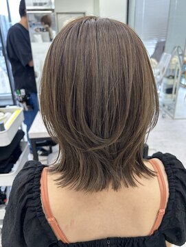 ビューナゴヤ 名駅(VIEW NAGOYA) レイヤーカット/外ハネレイヤー/くびれヘア/ミディアムレイヤー