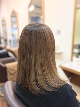 フリージア(freesia) 髪質改善トリートメント/ツヤ髪/ハイライト/白髪ぼかし