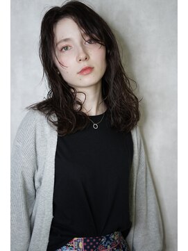 ディスオモテサンドウ 表参道(This OMOTESANDO) 外国人少女のような抜け感パーマ