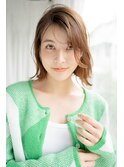 フェザーバングで魅せる大人かわいいニュアンスボブレイヤー