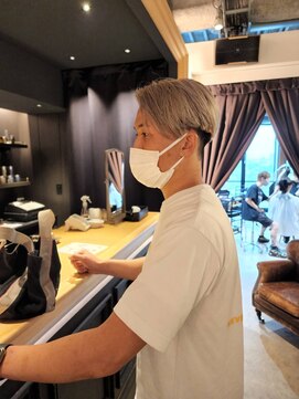 ブロック ジャポン(bloc japon) ハイトーンの前下がりのショートスタイル