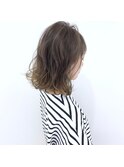 ベージュ