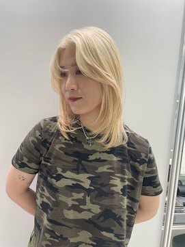 ノラ シンディ(NORA CYNDY) 抜きっぱなしブロンド×レイヤーカット