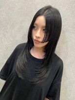 黒髪ヘアカタログ小顔に見せるヘア担当平川友理