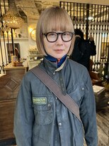 トレンチ(TRENCH)&nbsp;ボブルフ　ベージュカラー　ボブスタイル