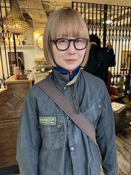 トレンチ(TRENCH) ボブルフ ベージュカラー ボブスタイル