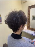 大人女性クセ毛を生かしたショートスタイル