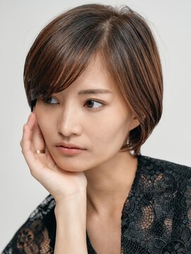 エリマ 横浜西口(elima) 横浜西口顔周りレイヤーカットくびれヘア切りっぱなしボブ30代