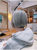 首がきれいに見える小顔シルエット