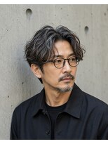 ハチアンドコー(HACHI&CO.)&nbsp;大人のセンターパート×白髪ぼかしパーマ