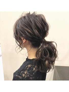 シェルフィ アピタ長久手店 ポニーテールアレンジ