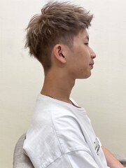 ベージュアッシュアップバングメンズヘアくせ毛風パーマグレー