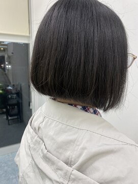 ピカソ 三川店 前下がりボブ