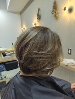 サク(saku)&nbsp;白髪ぼかしハイライト