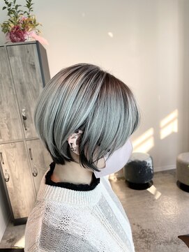 アンデイ(unday) ホワイトショート【浅草髪質改善カラー】