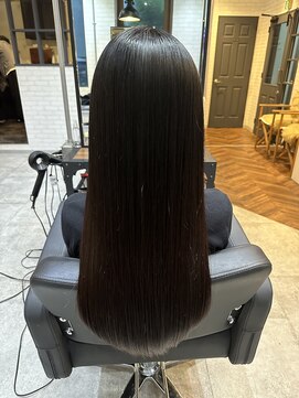 ジーナ 高槻(Zina) 美髪矯正【山内健太郎】