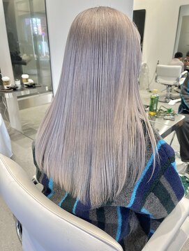 イリ(iLi) 【iLi×REN】ホワイトグレージュ/髪質改善/ハイトーンカラー