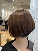 【ハイトーングレージュ×大人ショートボブ】