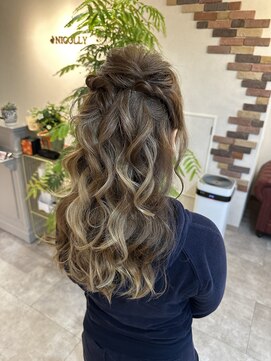 ニコリー(NICOLLY) ふわふわハーフアップ