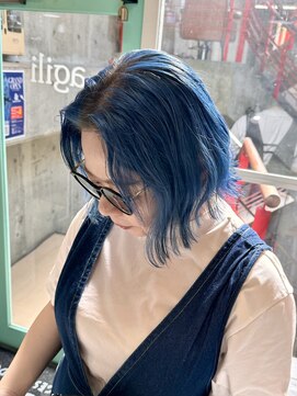 アジリ(agili) 20代30代/ボブ/外ハネ/ハイトーンカラー/ブルー/ブリーチ/韓国