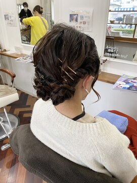 ヘアーアンドメイクアップモパ ツインお団子