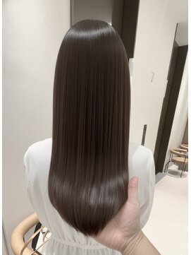大人の品格ロング！メテオで叶う、シルクのような手触りの艶髪