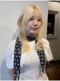 ハイレイヤーハッシュカット ブロンド
