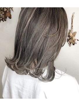 ウル(Ulu) グレーコントラストバレイヤージュ