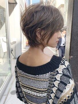 アヴァロン(AVALON) 30、40代にオススメ!立体感くびれショート×シャンパンカラー