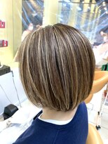 クオリス 上板橋店(QUALIS) 脱白髪染め ブリーチハイライト 大人ボブ