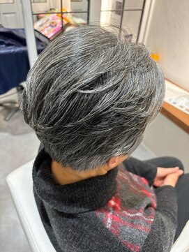 クリスタルマジック ポノポノ(ponopono) グレーヘアーを活かすショートスタイル