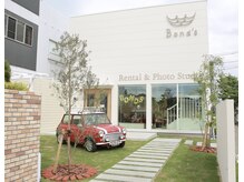 ながまつグループボンズ(ながまつグループBond's)の雰囲気（赤い車が目印！素敵な空間でお客様の特別な日を演出します。）