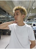 金髪スパイキーショート