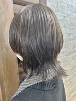 ララ(LALA)&nbsp;軽めレイヤーカット、ウルフカット、毛先軽め