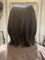 ランプ(Lamp) ミディアムレングスの外はねスタイル