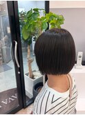 透明感グレージュ × ぱっつんボブ