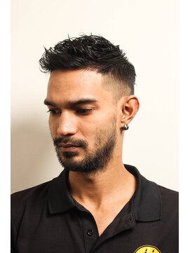 メリケンバーバーショップ フクオカ(MERICAN BARBERSHOP FUK) サイドパートショートフェザーマッシュワイルドアップバングb8