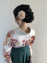 パリスパート2&nbsp;袴 サイド タイト ボリューム シニヨン ヘアアレンジ