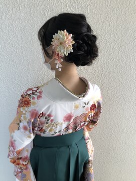 パリスパート2 袴 サイド タイト ボリューム シニヨン ヘアアレンジ