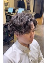 クオンヒール(QUON HEAL)&nbsp;センターパート波巻きツイストスパイラルパーマシャドウパーマｎ