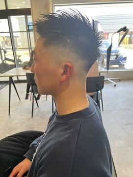 ナンバー(number+) 20代30代メンズ刈り上げフェードスタイルかき上げ短髪