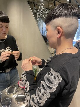 ビビト(bibito) bibito 大人のモヒカンスタイル　レディースフェード　刈り上げ