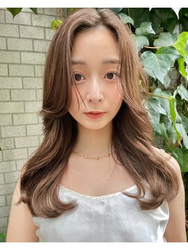 スタンド(STAND) センターパート　くびれ巻き　ベージュカラー