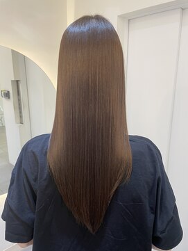 エラ(Ella) 美髪矯正で柔らか質感ストレートへ