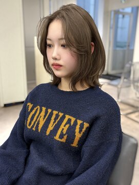 ユーフォリア 渋谷グランデ(Euphoria SHIBUYA GRANDE) ミディアムレイヤー　ヘーゼルベージュ　センターパート　MEI