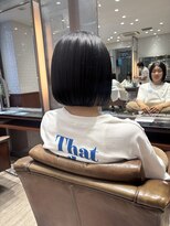 モザミ(MOZAMI)&nbsp;ロングからバッサリ大変身の艶感顎下ボブ